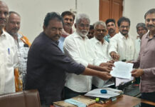 రైల్వే లైన్ నిర్వాసితులకు 5 రెట్లు నష్టపరిహారం ఇవ్వాలి