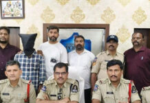స్టడీ హాళ్లే టార్గెట్.. ల్యాప్టాప్లే లూట్.|