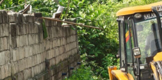 1వ వార్డులో డ్రైనేజీ శుభ్రత పనులు ముమ్మరం |