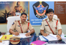 Madanapalle: మదనపల్లె డివిజన్లో నూతన సీఐల బాధ్యతల స్వీకరణ. తాలూకా సీఐగా మహమ్మద్ రఫీ, వన్టౌన్ సీఐగా మోహన్కుమార్ బాధ్యతలు స్వీకరించి శాంతిభద్రతలకు ప్రాధాన్యం.