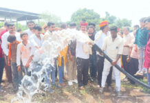గోశాల సంరక్షణకు రూ.లక్ష సొంత ఖర్చుతో బోరు, మోటార్ ఏర్పాటు చేసి గోవులకు నీటి సదుపాయం కల్పించిన టీడీపీ సమన్వయ కమిటీ సభ్యులు శ్రీరాం ధనుంజయ (చిన్నబాబు)