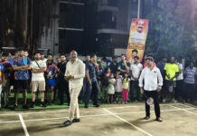 52 వ వార్డు వుడా కాలనీ పార్కులో ‘ఎమ్మెల్యే కప్’ బ్యాడ్మింటన్ పోటీలు ప్రారంభం- రాకెట్ పట్టి క్రీడాకారులను ఉత్సాహపరిచిన ప్రభుత్వ విప్ గణబాబు