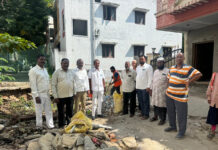 పద్మావతి కాలనీలో కూలిన నాలా ప్రహరీ గోడ.|
