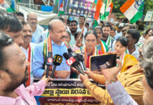 ఆసిఫాబాద్లో కాంగ్రెస్ భారీ నిరసన.. FIR ఉపసంహరణ డిమాండ్ |