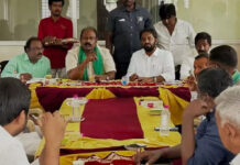Madanapalle: అన్నమయ్య జిల్లా మదనపల్లె టమోటా మార్కెట్ యార్డును బైపాస్ రోడ్డుకు తరలించేందుకు ఏకగ్రీవ తీర్మానం చేసినట్లు ఏఎంసీ చైర్మన్ జంగాల శివరాం రాయల్ తెలిపారు.