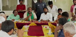 Madanapalle: అన్నమయ్య జిల్లా మదనపల్లె టమోటా మార్కెట్ యార్డును బైపాస్ రోడ్డుకు తరలించేందుకు ఏకగ్రీవ తీర్మానం చేసినట్లు ఏఎంసీ చైర్మన్ జంగాల శివరాం రాయల్ తెలిపారు.