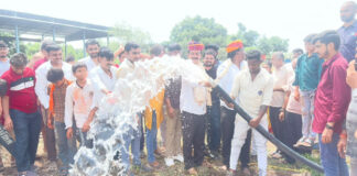 గోశాల సంరక్షణకు రూ.లక్ష సొంత ఖర్చుతో బోరు, మోటార్ ఏర్పాటు చేసి గోవులకు నీటి సదుపాయం కల్పించిన టీడీపీ సమన్వయ కమిటీ సభ్యులు శ్రీరాం ధనుంజయ (చిన్నబాబు)