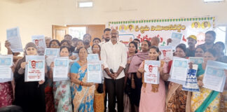 ములగాడ తహసీల్దార్ కార్యాలయంలో 60వ వార్డు లబ్ధిదారులకు ఆస్తి పత్రాలు అందజేసిన ప్రభుత్వ విప్ గణబాబు