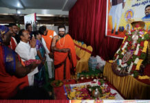 మోదీకి సహస్రనామంతో శుభాకాంక్షలు.|