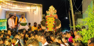 Madanapalle: రామిరెడ్డి లేఔట్లో వినాయక నిమజ్జనం ఘనంగా ముగిసింది. ఏనుగు వాహనంపై శోభాయాత్ర నిర్వహించగా, రూ. 1.85 లక్షలకు లడ్డూను నాయక్ ఉత్సవ కమిటీ దక్కించుకుంది.