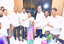 విద్యుత్ ప్రమాద బాధిత కుటుంబానికి మంత్రి అండ|