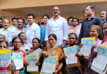 ఈ రోజు రాజీవ్ కళ్యాణమండపం , బాజిజంక్షన్ నందు 52, 89, 90 ,91 ,92 వార్డుల్లో లబ్ధిదారులకు శాశ్వత రిజిస్ట్రేషన్ ఆస్తి పత్రాలు అందజేసిన ప్రభుత్వ విప్ శ్రీ గణబాబు గారు