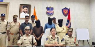 బంగారు ఆభరణాల కోసం వృద్ధురాలి దారుణ హత్య కేసును వేగంగా ఛేదించిన పోలీసులు, ముగ్గురు నిందితుల అరెస్ట్