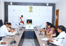స్పెషల్ ఆఫీసర్స్ విద్యార్థులతో భోజనం చేయాలి