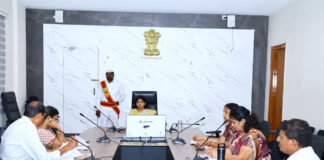 స్పెషల్ ఆఫీసర్స్ విద్యార్థులతో భోజనం చేయాలి