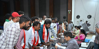 హాస్టల్ మూసివేత పై ప్రజా ప్రతినిధులు మౌనం వీడాలి