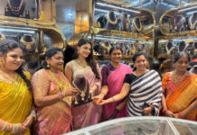 జ్యువలరీ షాప్ ఓపెనింగ్లో రితికా నాయక్ సందడి