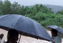 చిన్నపాటి వర్షానికే ‘ద్వీపం’లా గానుగపెంట: ఎంట్రీ రోడ్డుపై చెరువు నీరు… ఊళ్లోకి వెళ్లాలంటే ప్రాణాలు గుప్పిట్లోనే!