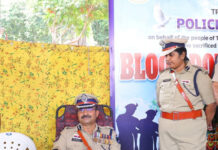 అమరవీరుల త్యాగానికి రక్తదానంతో నివాళి.|