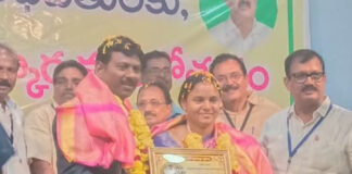 సిద్ధార్థ హైస్కూల్కు విశిష్ట విద్యాప్రదాత అవార్డు