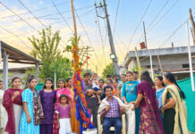 జనకాపూర్లో భూలాయి కోలాహలం. కమిషనర్ను ఘనంగా సన్మానించిన కౌన్సిలర్ జాడి వినోద్ కుమార్