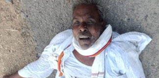 అతివేగం… ప్రాణం తీసిన ఇసుక ట్రాక్టర్!.. ఢీ కొని మేస్త్రి మృతి..!