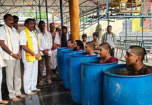 Madanapalle: మదనపల్లె కొత్త ఇండ్లు జెడ్పీ హైస్కూల్కు వాసవి క్లబ్ ఆధ్వర్యంలో రూ.12 వేల విలువైన 6 సీలింగ్ ఫ్యాన్లను వితరణ చేశారు.