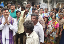 30వ వార్డులో తూముల సుజాతకు మద్దతుగా అప్పలరాజు ప్రచారం