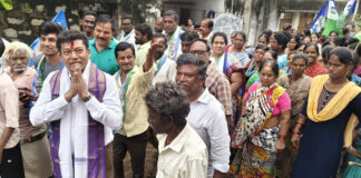 30వ వార్డులో తూముల సుజాతకు మద్దతుగా అప్పలరాజు ప్రచారం
