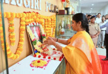 మహర్షి వాల్మీకి జయంతి.. సీపీ సుమతి పుష్పాంజలి.|