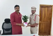 జిల్లా ఎస్పీ రోహిత్ రాజును కలిసిన ఎస్హెచ్ఓ సాయి కిషోర్ రెడ్డి.