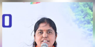 మాధవ్ నగర్ రైల్వే బ్రిడ్జి నిర్మాణం కోసం ఇందూర్ బీజేపీ ఆధ్వర్యంలో నిరసన దీక్ష