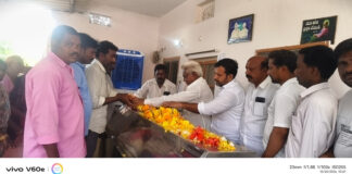బీఆర్ఎస్ సీనియర్ కార్యకర్త బూడిపూడి ప్రభాకర్ కుటుంబాన్ని పరామర్శించిన లకావత్ గిరిబాబు
