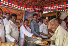మహాలయ అమావాస్య సందర్భంగా 500 మందికి అన్నదానం