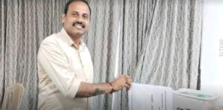 పోస్టల్ బ్యాలెట్ ప్రారంభం -తొలిఓటు వేసిన MRO