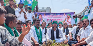 ఎమ్మిగనూరు నియోజకవర్గాన్ని కరువు మండలాలుగా ప్రకటించాలని వైయస్సార్ సిపి ఆధ్వర్యంలో ధర్నా నిర్వహించడం జరిగింది