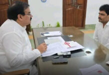 తెనాలి ఎన్నికల్లో ఆసక్తి చూపుతున్న అభ్యర్థులతో మంత్రి మనోహర్ ముఖాముఖి