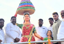 బతుకమ్మ తల్లి విగ్రహాన్ని ప్రారంభించిన ఎమ్మెల్యే దొంతి మాధవరెడ్డి.,