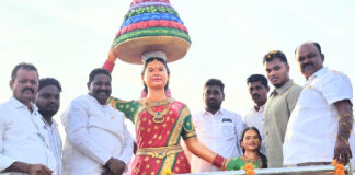 బతుకమ్మ తల్లి విగ్రహాన్ని ప్రారంభించిన ఎమ్మెల్యే దొంతి మాధవరెడ్డి.,
