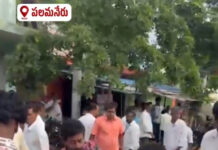 పలమనేరు నియోజకవర్గం వి.కోట మండలంలో వైయస్ఆర్ సీపీ జెడ్పీటీసీ అభ్యర్థి జీవీ ప్రకాష్ పై దాడి