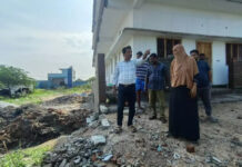 Madanapalle: మదనపల్లె నిరుగట్టువారిపల్లిలోభారీ వర్షానికి తలెత్తిన డ్రైనేజీ సమస్యను జేసీబీతో పూడికతీత పనులు చేపట్టి పరిష్కరించిన 48వ వార్డు ఇంచార్జ్ రమేష్ రెడ్డి.