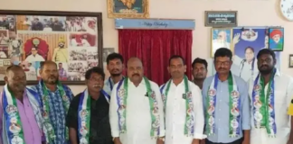 వైసీపీలో చేరిన 10 కుటుంబాలు