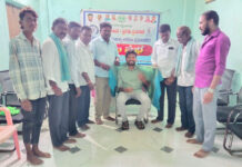 కాంగ్రెస్ పార్టీ గ్రామ కమిటీ ఆధ్వర్యంలో గుండి నూతన పంచాయతీ కార్యదర్శి వికాస్కు ఘన సన్మానం