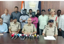 Madanapalle: మదనపల్లె, అన్నమయ్య, కడప జిల్లాల్లో రాత్రివేళ ఇళ్లలో చోరీలకు పాల్పడుతున్న ఇద్దరు నిందితులను అరెస్ట్ చేసిన సీసీఎస్ పోలీసులు. బంగారం, వెండి స్వాధీనం.