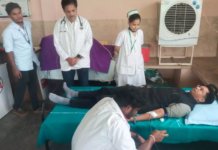 బాధ్యతలు స్వీకరించిన మొదటిరోజే రక్తదాన శిబిరంలో పాల్గొన్న చింతూరు సబ్ కలెక్టర్.