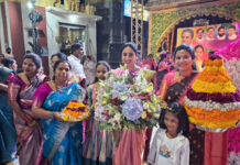 సంప్రదాయ వైభవంతో ఎంగిలిపూల బతుకమ్మ.|