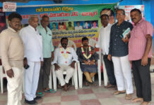 కొనసాగుతున్న నిరాహార దీక్షలు.|