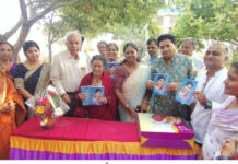 Madanapalli: మదనపల్లిలో ప్రముఖ సినీ నటి రామప్రభ 81వ జన్మదిన వేడుకలు ఘనంగా జరిగాయి. ఈ సందర్భంగా ఆమె జీవిత చరిత్ర పుస్తకాన్ని ఆవిష్కరించారు.