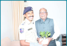 రాష్ట్రాబిసి కామిషన్ చార్మెను కలిసినా సిపి