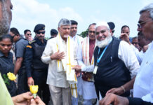ముఖ్యమంత్రి చంద్రబాబును కలిసిన హజ్ కమిటీ చైర్మన్ హసన్ భాష